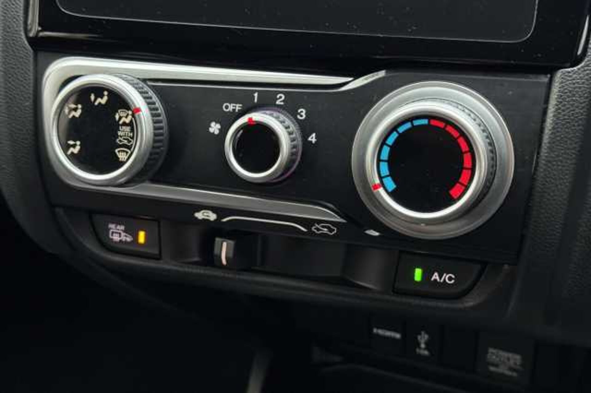 Honda Jazz 1.5 i-VTEC Sport Navi 5dr 