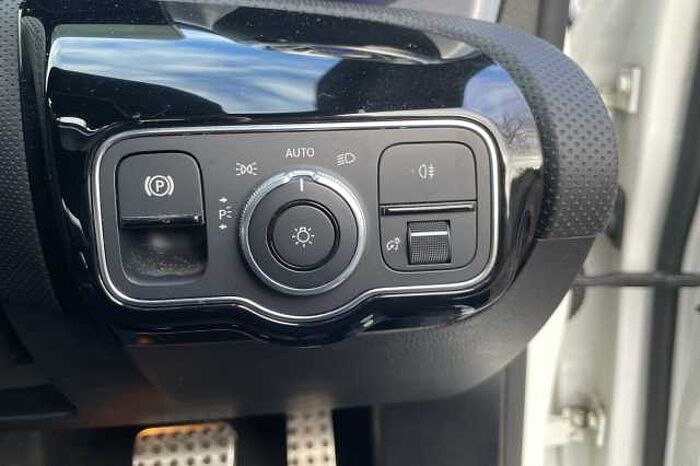 Mercedes-Benz CLA 180 180 AMG Line Premium Plus 4dr Tip Auto 