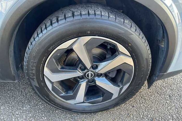 Nissan Qashqai 1.3 DiG-T MH 158 N-Connecta 5dr Xtronic 
