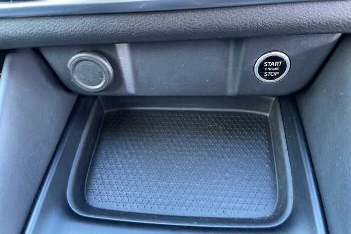 Nissan Qashqai 1.3 DiG-T MH 158 N-Connecta 5dr Xtronic 