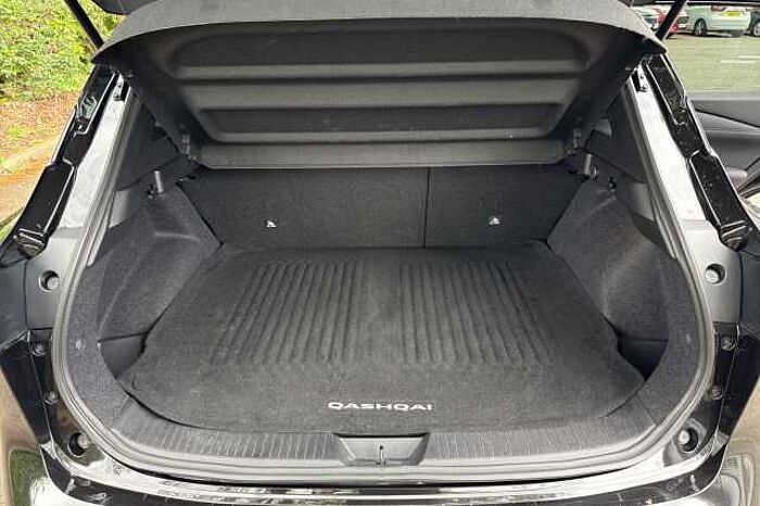 Nissan Qashqai 1.3 DiG-T MH N-Connecta 5dr 