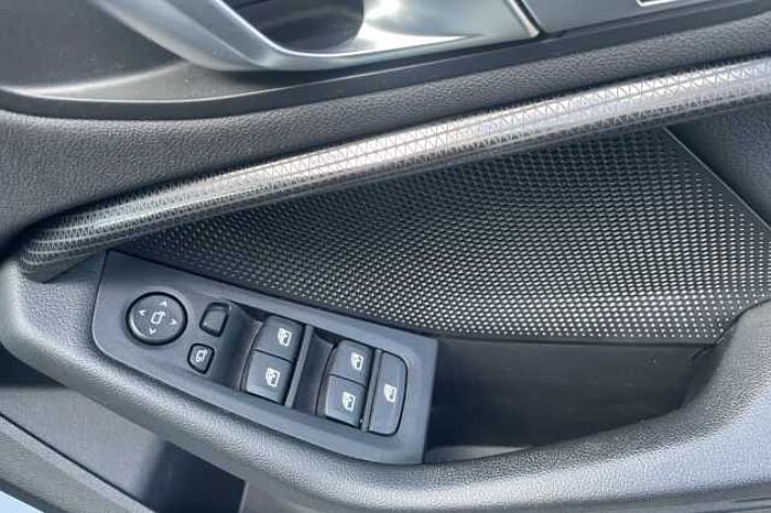 BMW 118 5-door 118i Sport 5dr Step Auto 